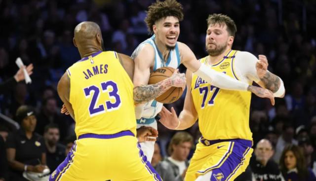 pg经典玩法-詹姆斯解释东契奇低迷表现：刚复出+对战术不熟悉