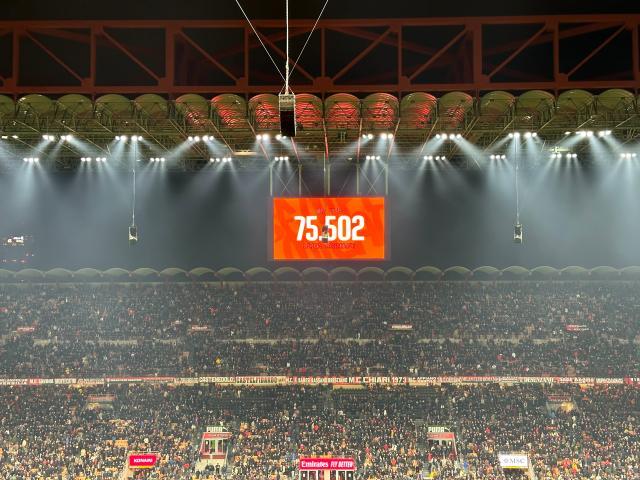 pg电子大全-【现场】催眠大战米兰主动缴械，圣西罗万人嘘丰塞卡